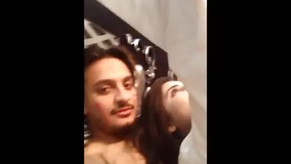 مادر بزرگ و fucks دانلودفیلم سکس ازکون در یک زن جوان زیبا خالی